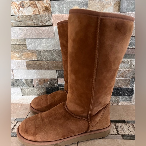 Chestnut High Uggs - Picture 2 of 4